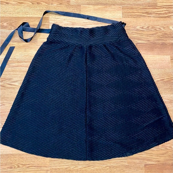 Patterned Skirt - Picture 2 of 3